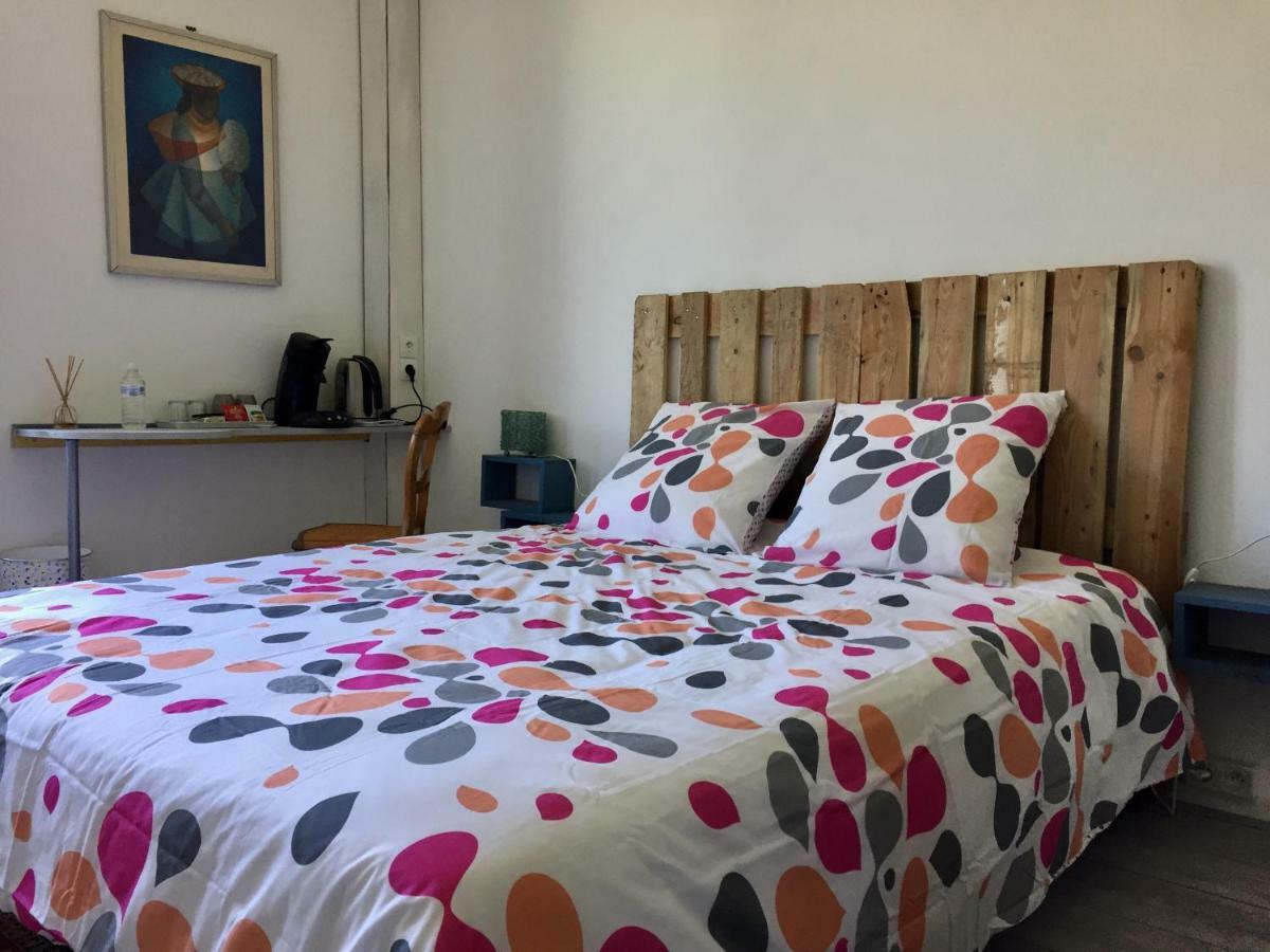 Bed and Breakfast Aux Berges Du Coubisou Exterior foto