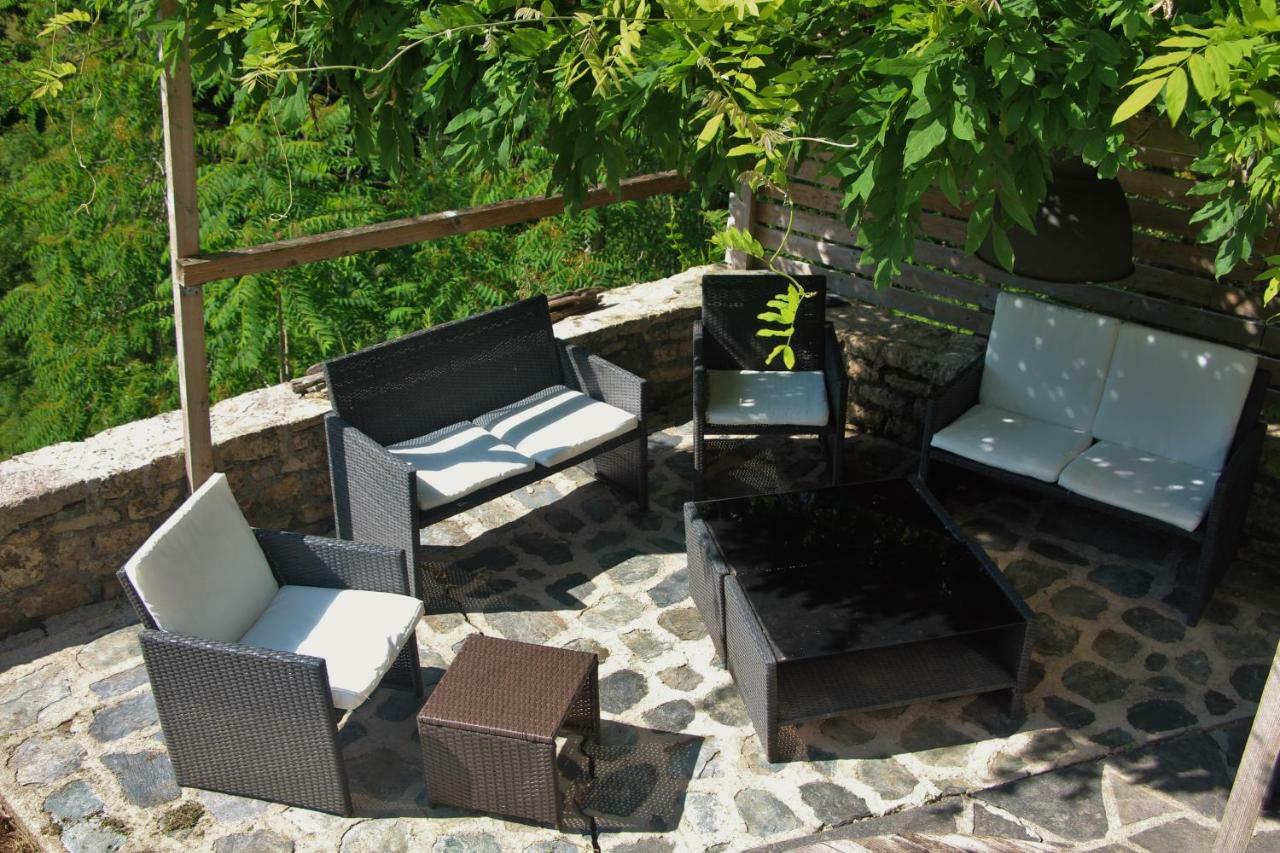 Bed and Breakfast Aux Berges Du Coubisou Exterior foto